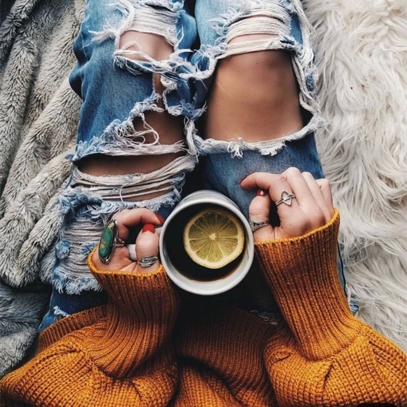 SWEATER WEATHER MYSTERY BOX - Picture 3 of 8